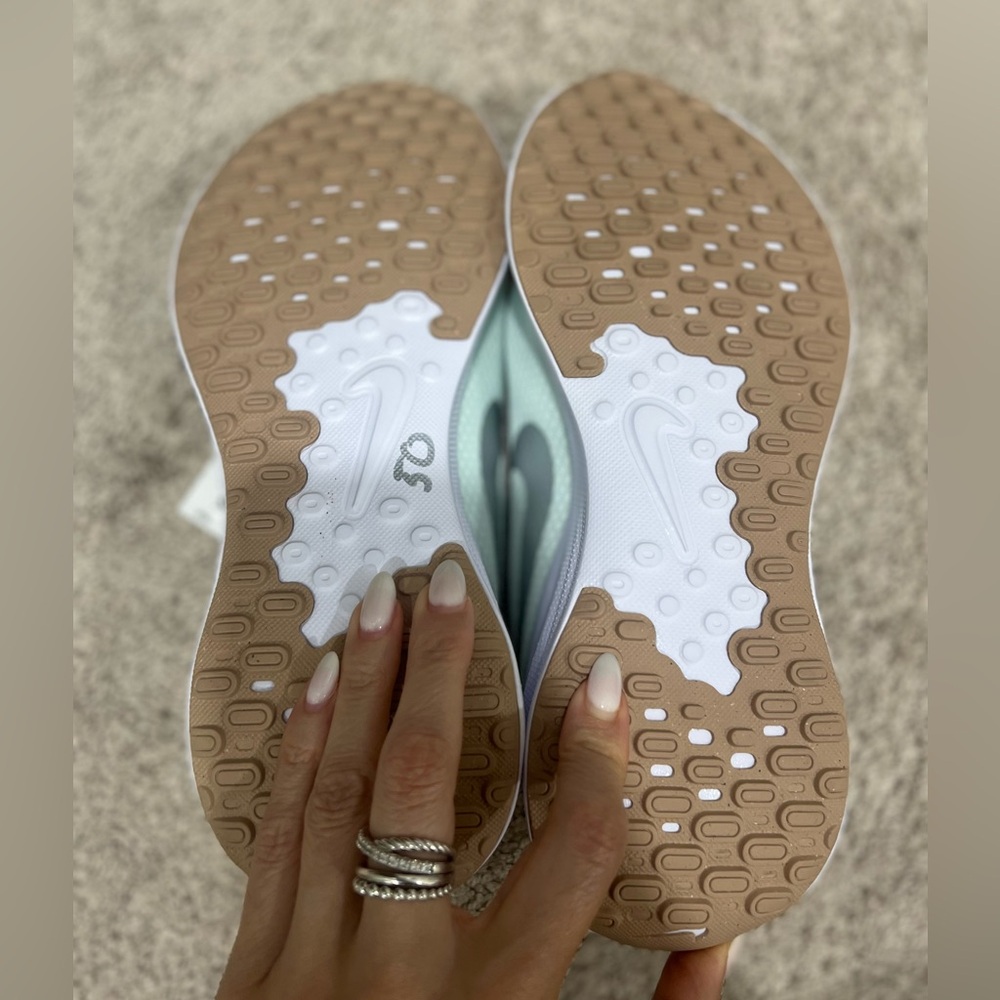 ♥️😍BRAND NEW WOMENS NIKE GYM SHOE😍♥️ - Picture 4 of 5